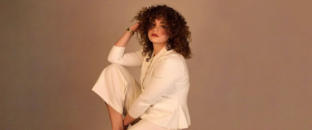 Cheveux cassants : causes et solutions pour retrouver des cheveux forts